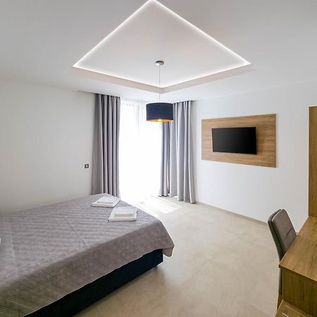 Maresole Beachfront Residence Πόρετς Εξωτερικό φωτογραφία