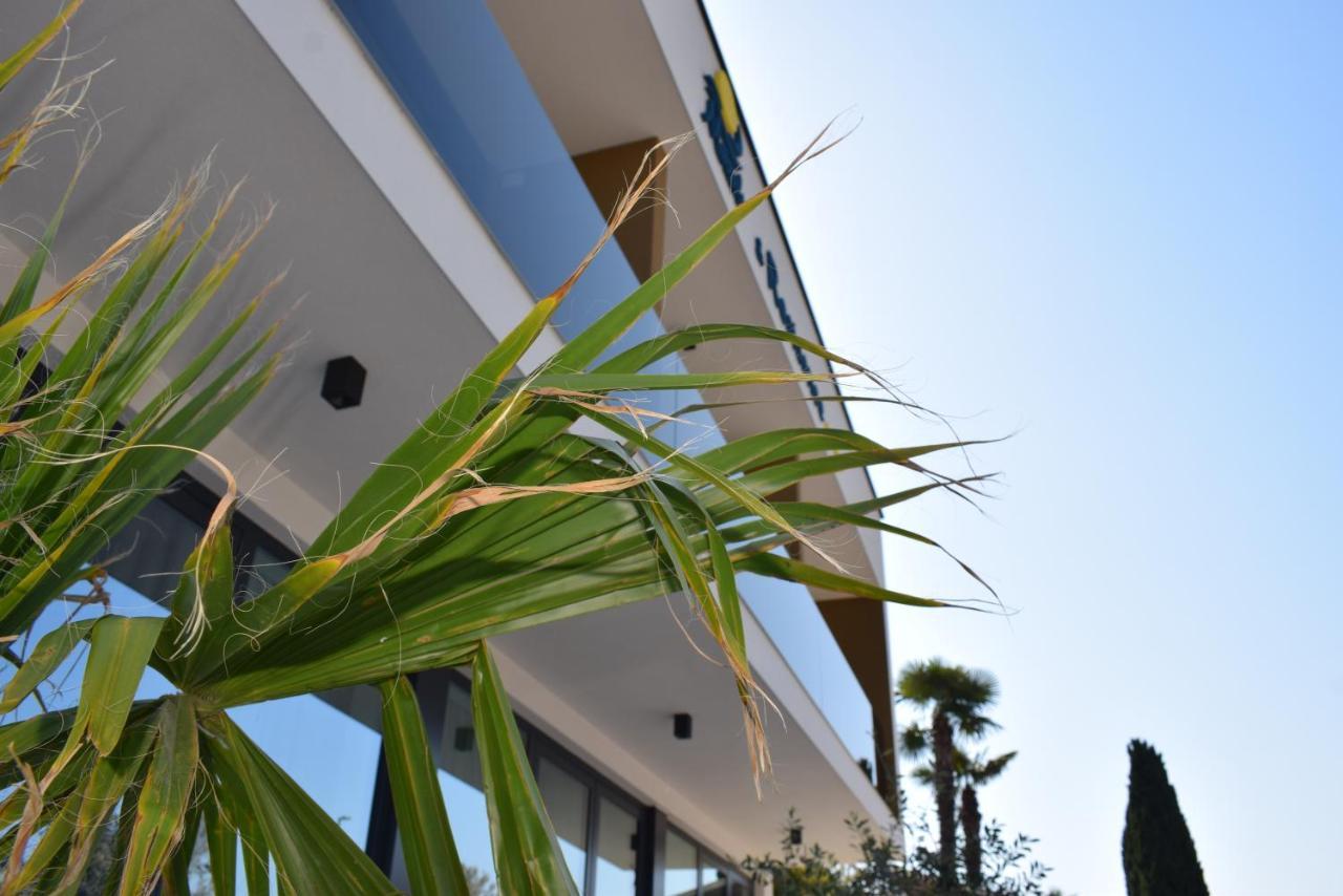 Maresole Beachfront Residence Πόρετς Εξωτερικό φωτογραφία