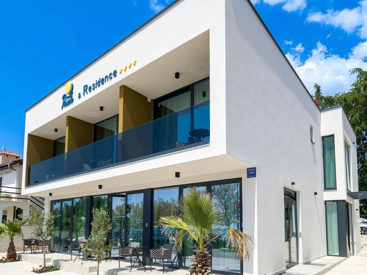 Maresole Beachfront Residence Πόρετς Εξωτερικό φωτογραφία