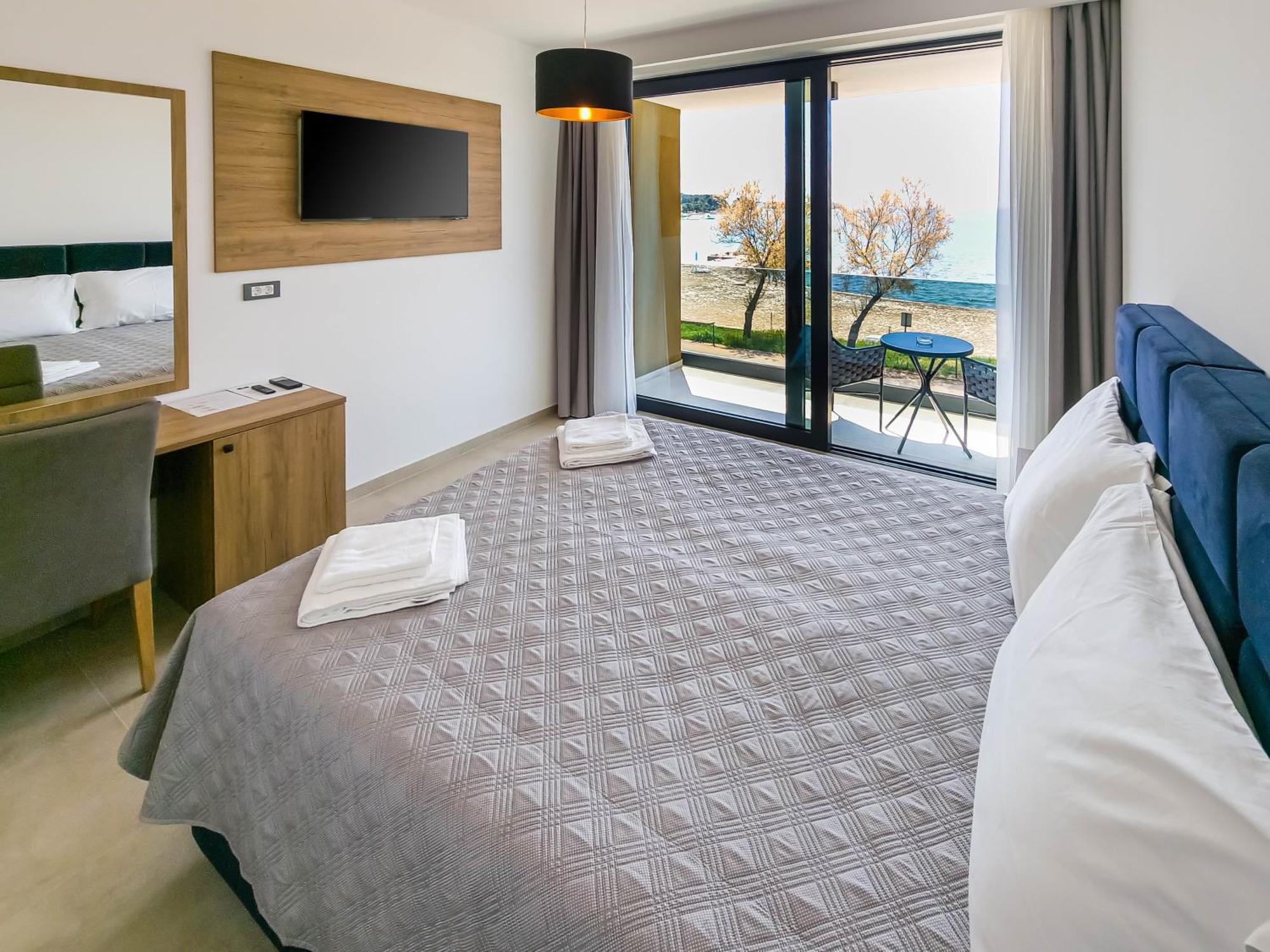 Maresole Beachfront Residence Πόρετς Εξωτερικό φωτογραφία